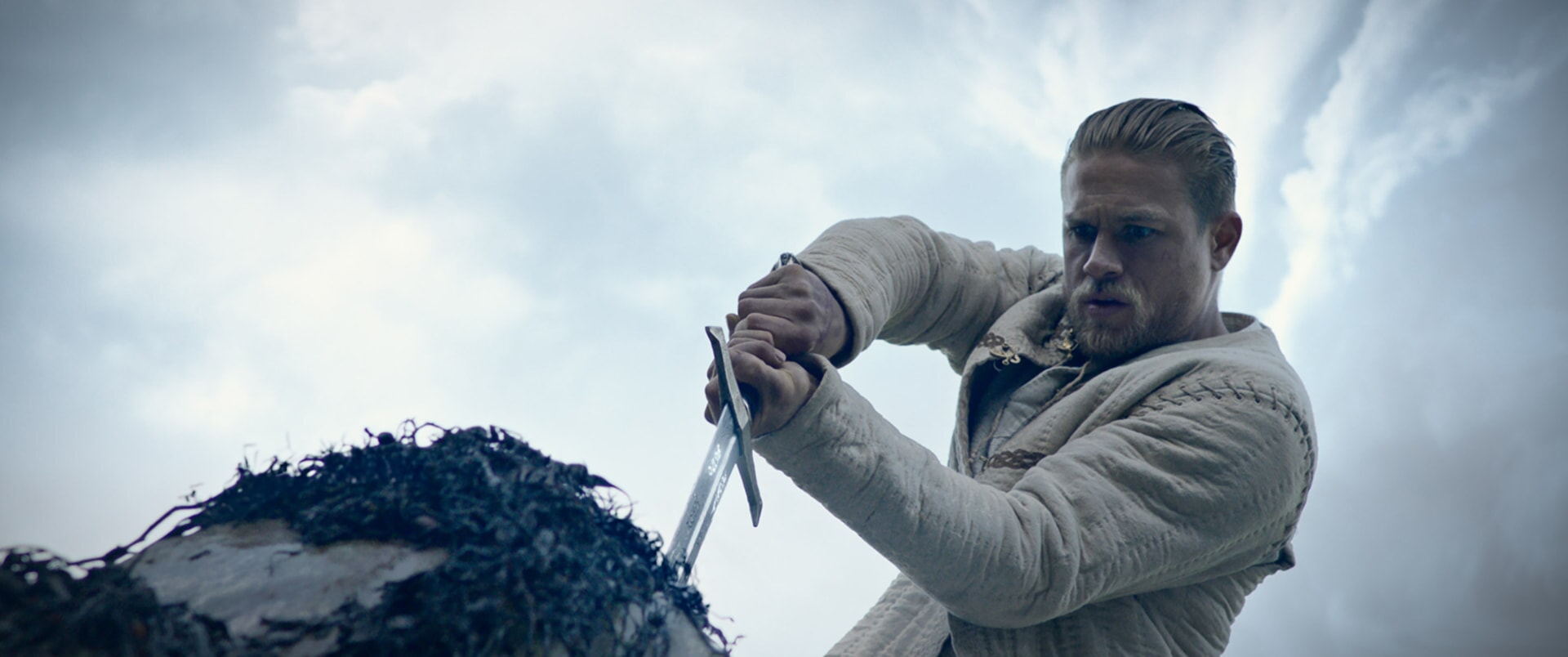 WarnerBros.com | King Arthur: Legend of the Sword | Movies