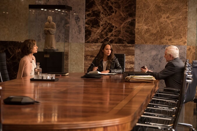 (L-R) KRISTIN SCOTT THOMAS as Ana Miller, ALICIA VIKANDER as Lara Croft and DEREK JACOBI as Mr. Yaffe in Warner Bros. Pictures' and Metro-Goldwyn-Mayer Pictures' action adventure "TOMB RAIDER," a Warner Bros. Pictures release.
