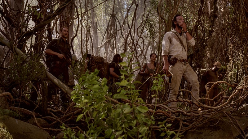 (R-L) WALTON GOGGINS as Mathias Vogel and ALICIA VIKANDER as Lara Croft in Warner Bros. Pictures' and Metro-Goldwyn-Mayer Pictures' action adventure "TOMB RAIDER," a Warner Bros. Pictures release.
