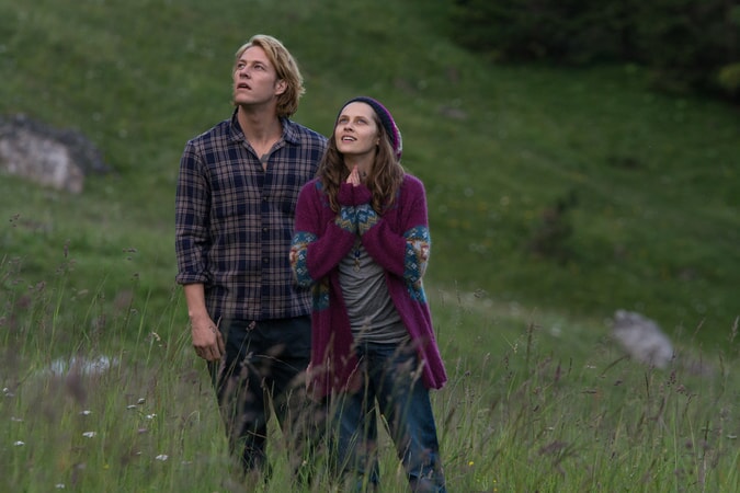 LUKE BRACEY as Utah and TERESA PALMER as Samsara in Alcon Entertainment's action thriller "POINT BREAK," a Warner Bros. Pictures release.