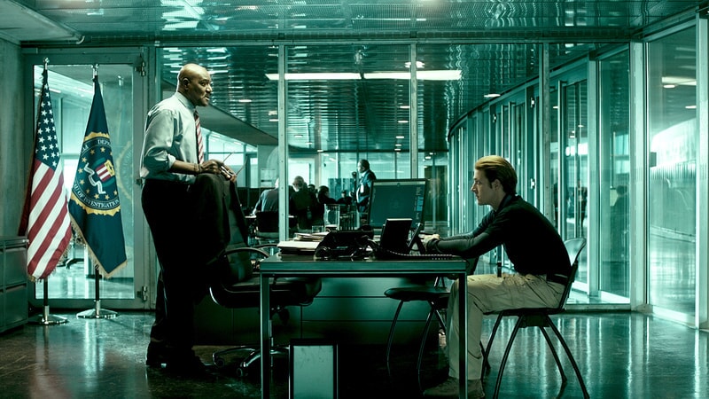 DELROY LINDO as Instructor Hall and LUKE BRACEY as Utah in Alcon Entertainment's action thriller "POINT BREAK," a Warner Bros. Pictures release.