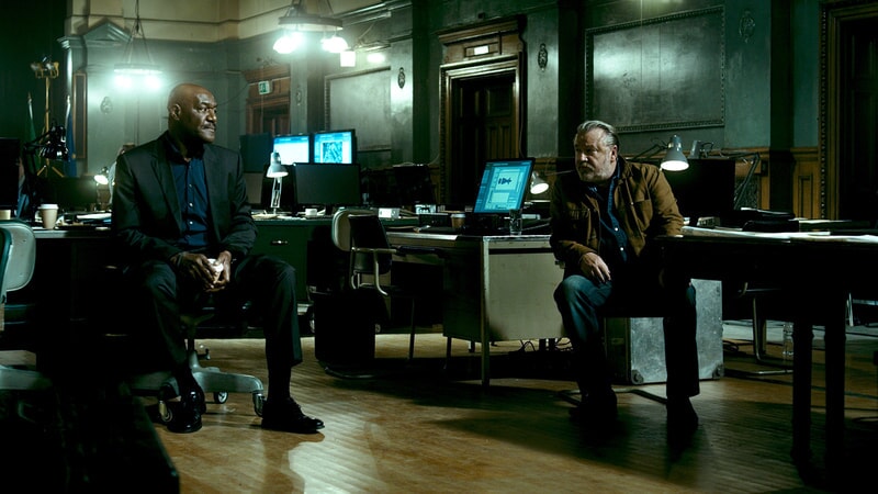 DELROY LINDO as Instructor Hall and RAY WINSTONE as Pappas in Alcon Entertainment's action thriller "POINT BREAK," a Warner Bros. Pictures release.