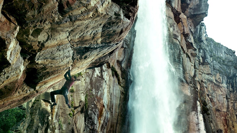 A scene from Alcon Entertainment's action thriller "POINT BREAK," a Warner Bros. Pictures release.