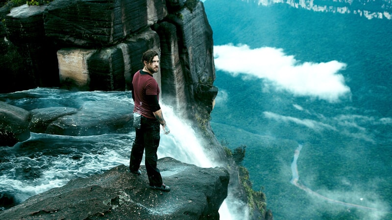 EDGAR RAMIREZ as Bodhi in Alcon Entertainment's action thriller "POINT BREAK," a Warner Bros. Pictures release.